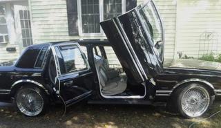 Illustration for article titled 1997 Lincoln Town Car: Large Scale Justification